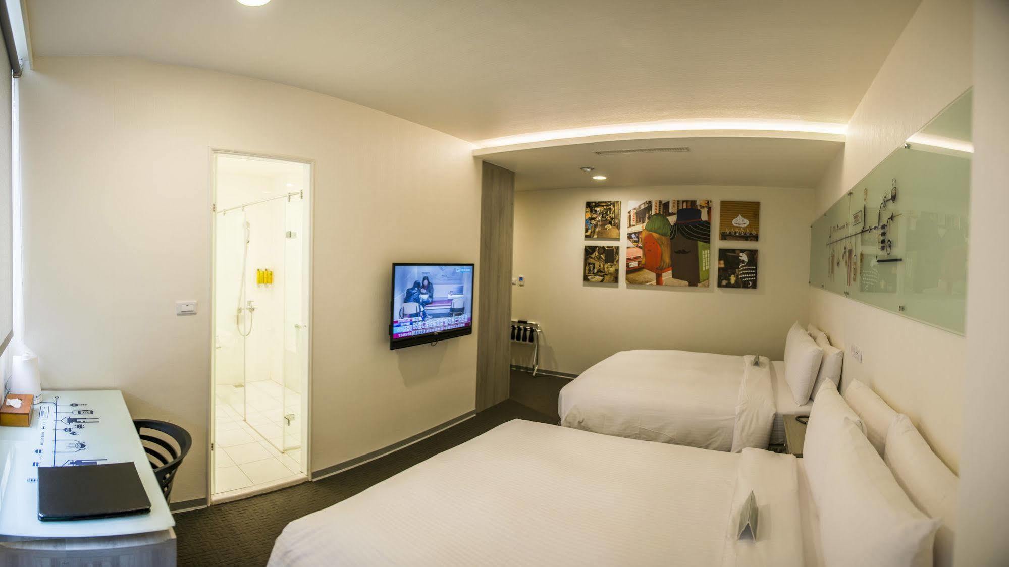 Готель Olah Poshtel - Taichung Station Екстер'єр фото